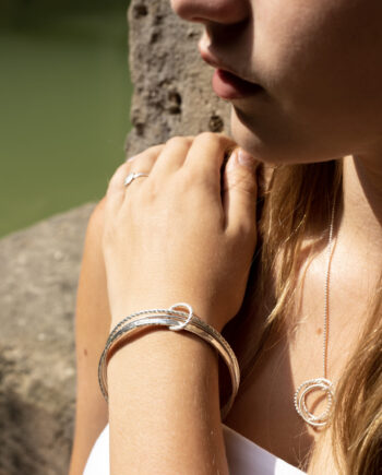 Interconnected bangle